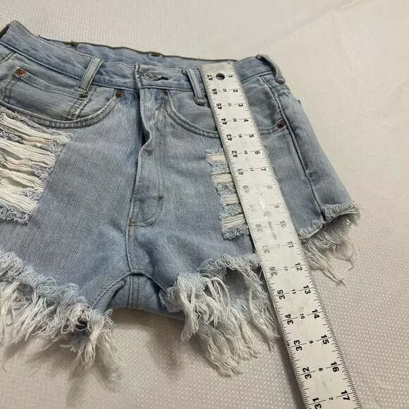Levi’s Light Wash Destroyed Denim Shorts Size 28 See Measurements